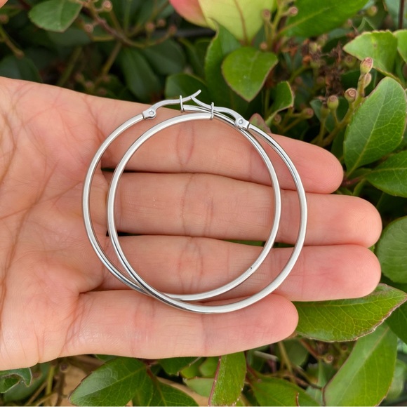 Waterproof  Stainless Steel Medium Hoop Earrings Silver Arracadas Acero - Picture 1 of 6